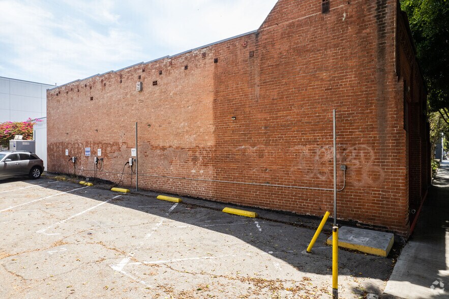 More Photos Of 1327 5th St, Santa Monica Storefront Retail Office For Sale