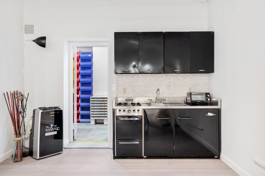 More Photos Of 14 E 4th St, New York Loft Creative Space For Sale