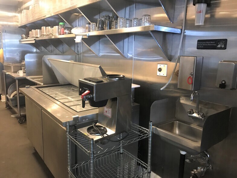 More Photos Of 525 Santa Monica Blvd, Santa Monica Apartments For Sale