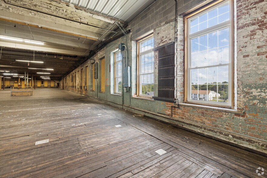 More Photos Of 17 Mill Pl, New York Mills Unknown For Sale