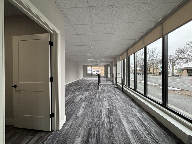 More Photos Of 1555 Elm St, Manchester Apartments For Lease