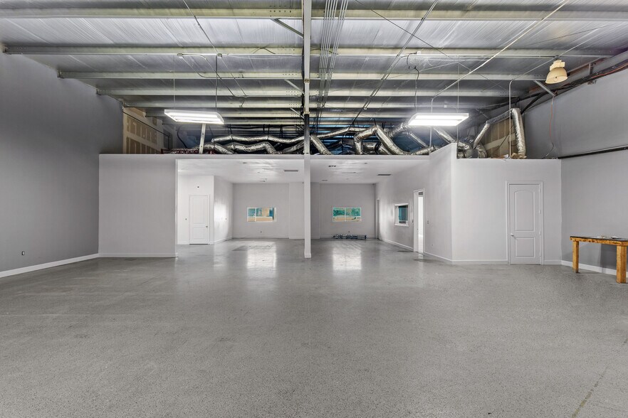 More Photos Of 11755 W Little York Rd, Houston Unknown For Lease