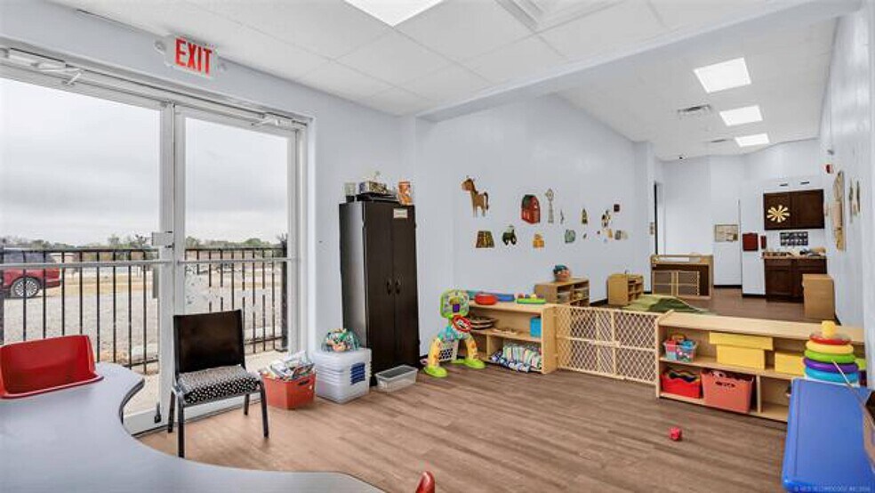 More Photos Of 4379 Highway 7 W, Sulphur Daycare Center For Sale