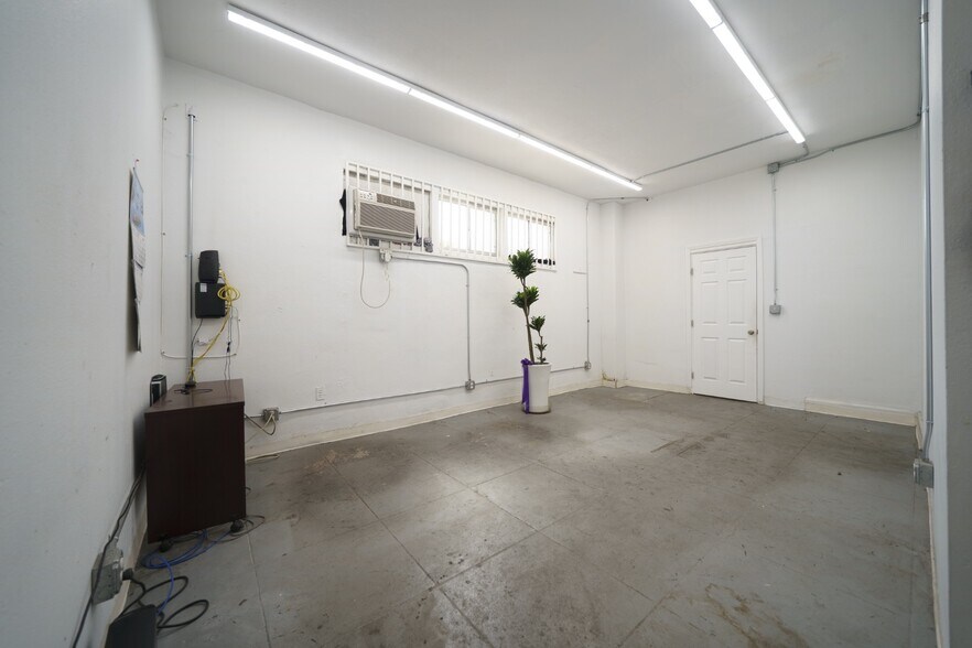 More Photos Of 3515 S Avalon Blvd, Los Angeles Warehouse For Sale
