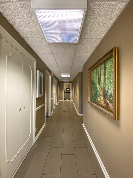 More Photos Of 100 Saint Ann St, Owensboro Office For Sale