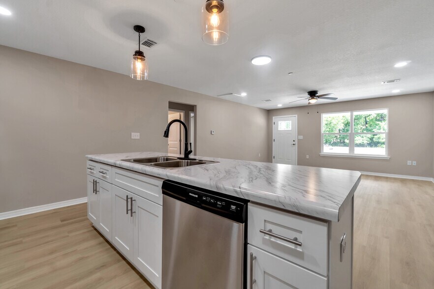 More Photos Of 50 Fulton Ave, Pensacola Apartments For Sale