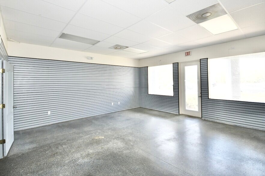 More Photos Of 17218 Toledo Blade Blvd, Port Charlotte Unknown For Lease