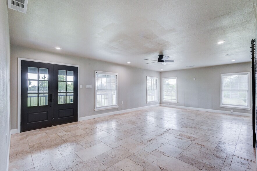 More Photos Of 4877 Sam Rayburn Hwy, Anna Office For Lease