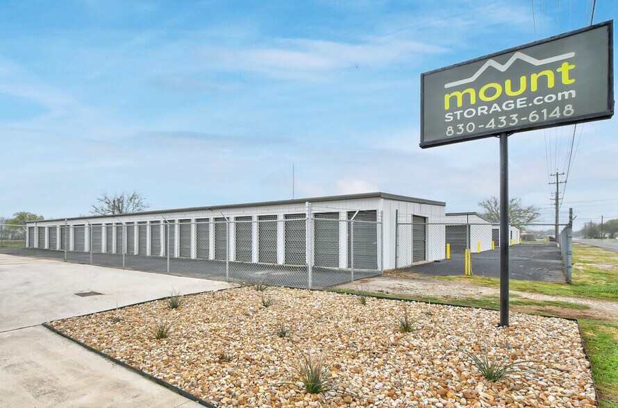 More Photos Of 1419 Fleming Dr, Seguin Self Storage For Sale