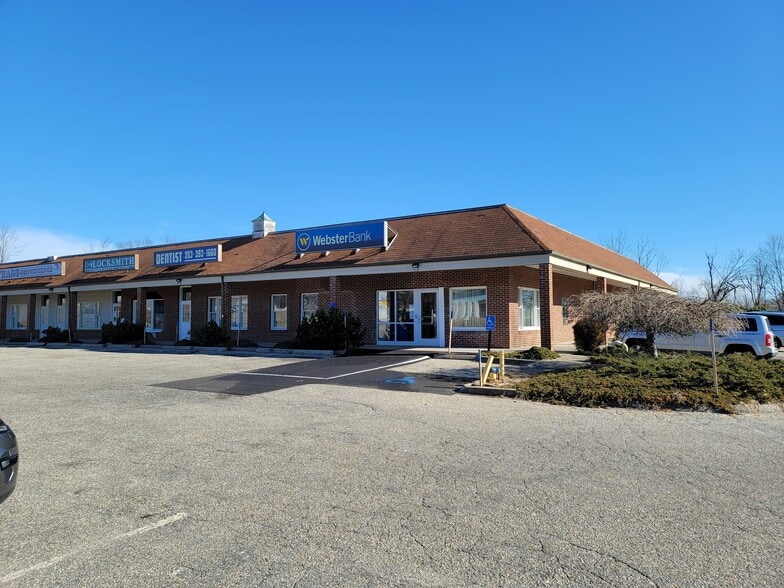 More Photos Of 696 Amity Rd, Bethany General Retail For Lease