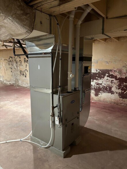 More Photos Of 1018 3rd Ave, Worthington General Retail For Sale