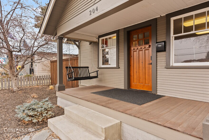 More Photos Of 204 NE 4th St, Bend Office For Sale