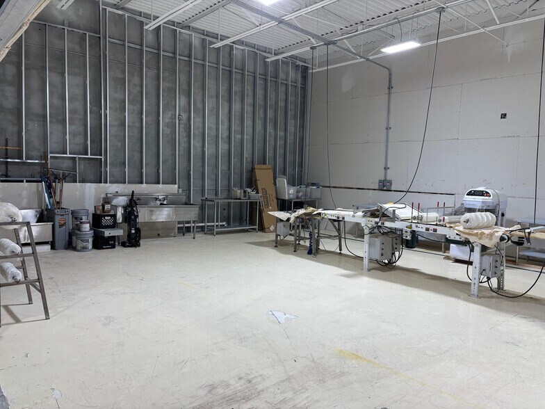 More Photos Of 4671-4685 E 11th Ave, Hialeah Warehouse For Lease