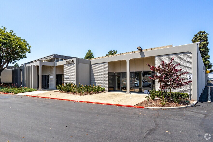 More Photos Of 1440 S State College Blvd, Anaheim Light Manufacturing For Lease