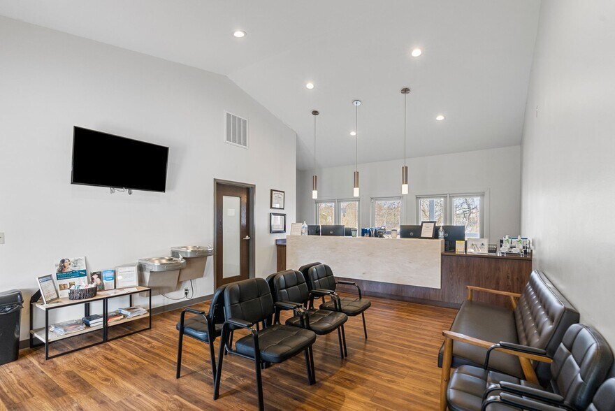 More Photos Of 304-306 Boston Sq, Georgetown Healthcare For Sale