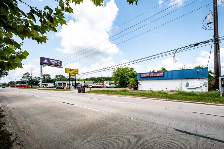 More Photos Of 17717 Highway 59 N, Humble Auto Repair For Sale