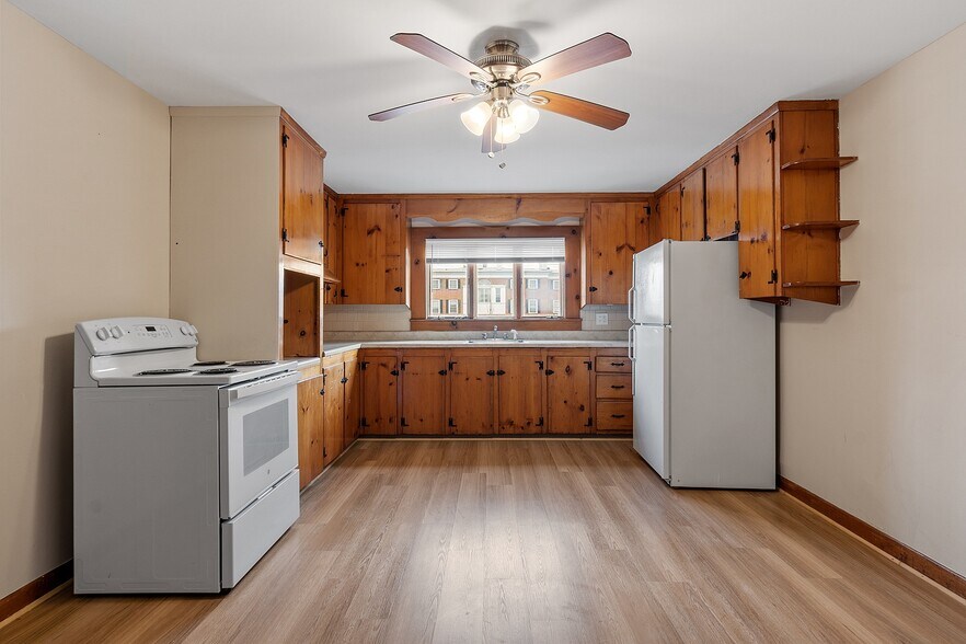 More Photos Of 94-104 N Main St, Mansfield General Retail For Sale