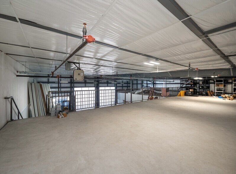 More Photos Of 19832 Panther Dr, Pflugerville Showroom For Lease