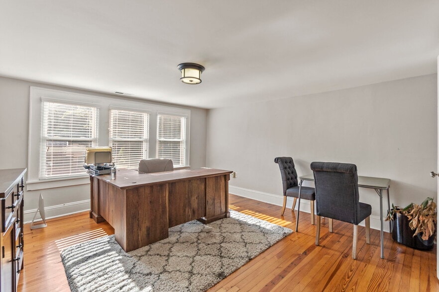 More Photos Of 514 Beatties Ford Rd, Charlotte Office For Lease