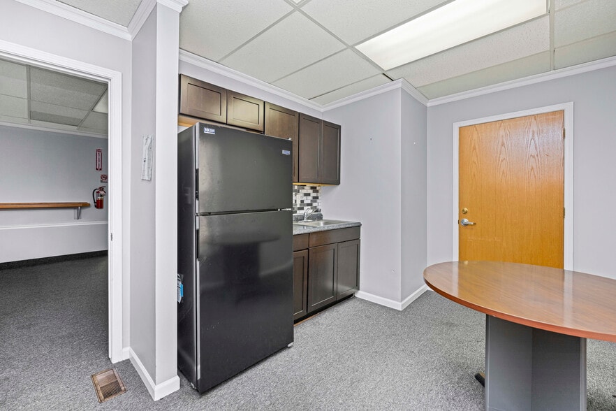 More Photos Of 30521 Schoenherr Rd, Warren Medical For Lease