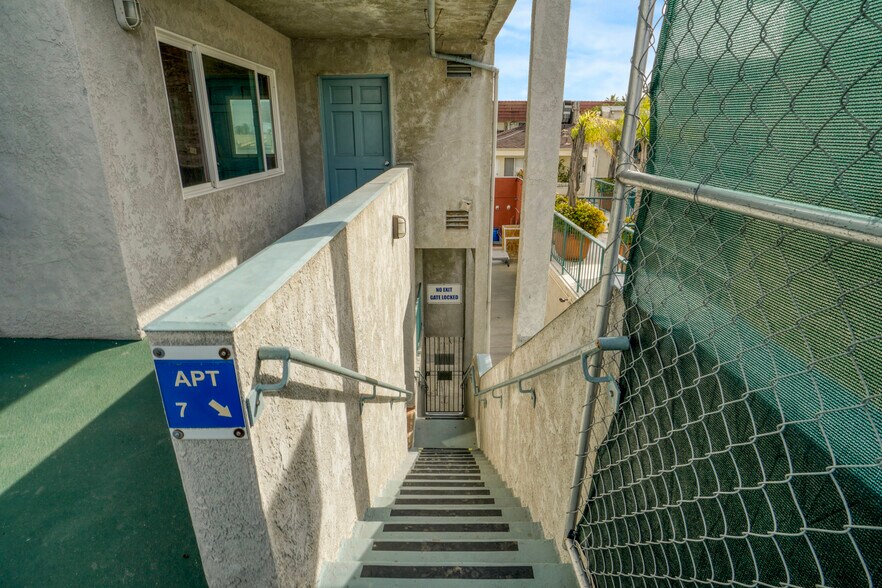 More Photos Of 16 38th Pl, Long Beach Apartments For Sale