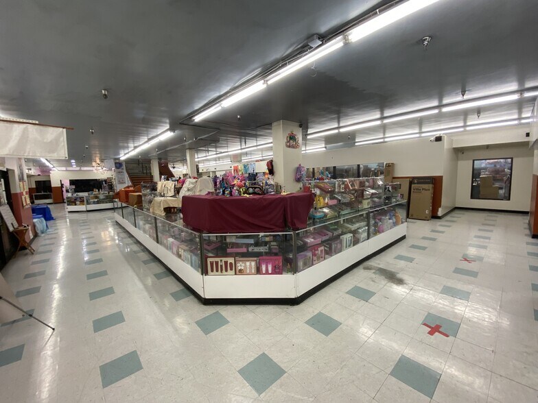 More Photos Of 10933 Main St, El Monte General Retail For Lease