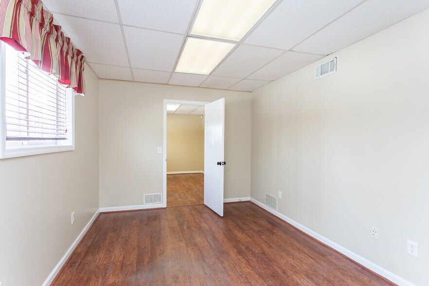More Photos Of 891 Saratoga Rd, Gansevoort Warehouse For Lease