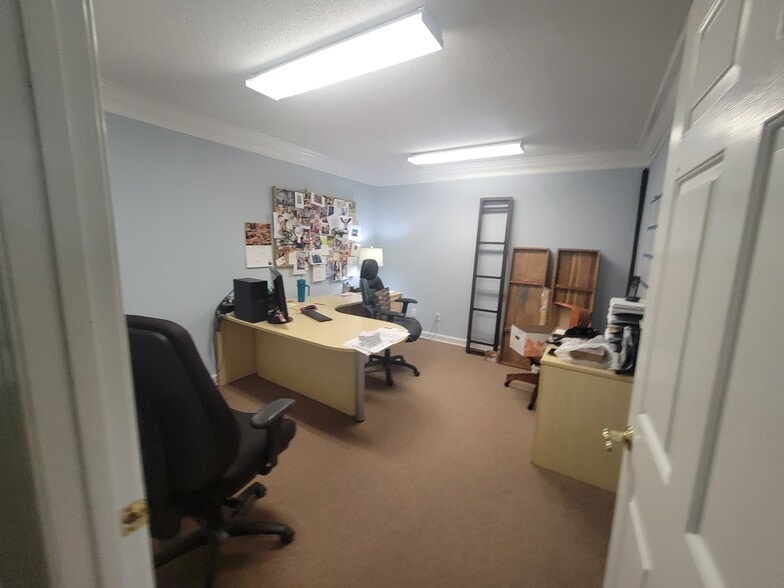 More Photos Of 6600 Windmill Way, Wilmington Industrial For Lease