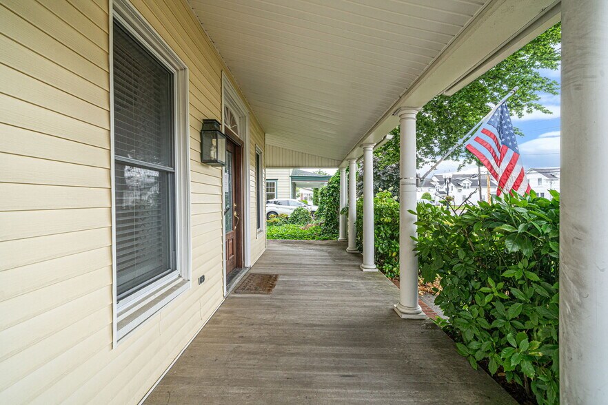 More Photos Of 147 N Ocean Ave, Patchogue Office For Sale