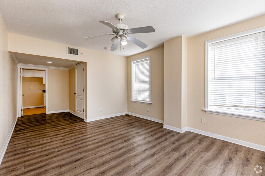 More Photos Of 1103-1109 14th St W, Bradenton Medical For Lease