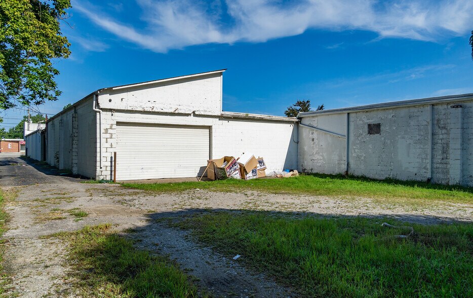 More Photos Of 10509 Dixie Hwy, Louisville Freestanding For Lease