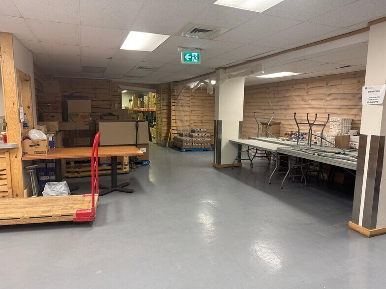 More Photos Of 630 Rue Poisson, Trois-Rivières Distribution For Lease