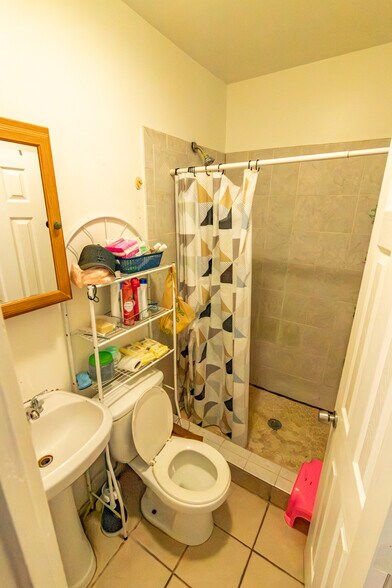 More Photos Of 11 S Broadway, Baltimore Apartments For Sale