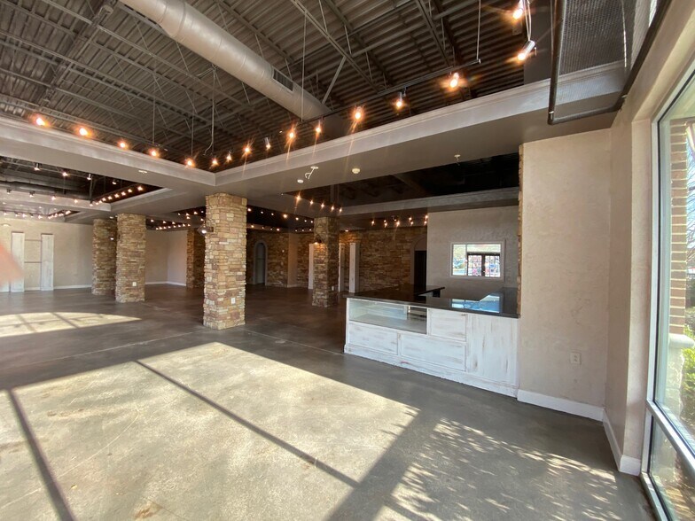 More Photos Of 2523 Airport Trwy, Columbus Freestanding For Lease