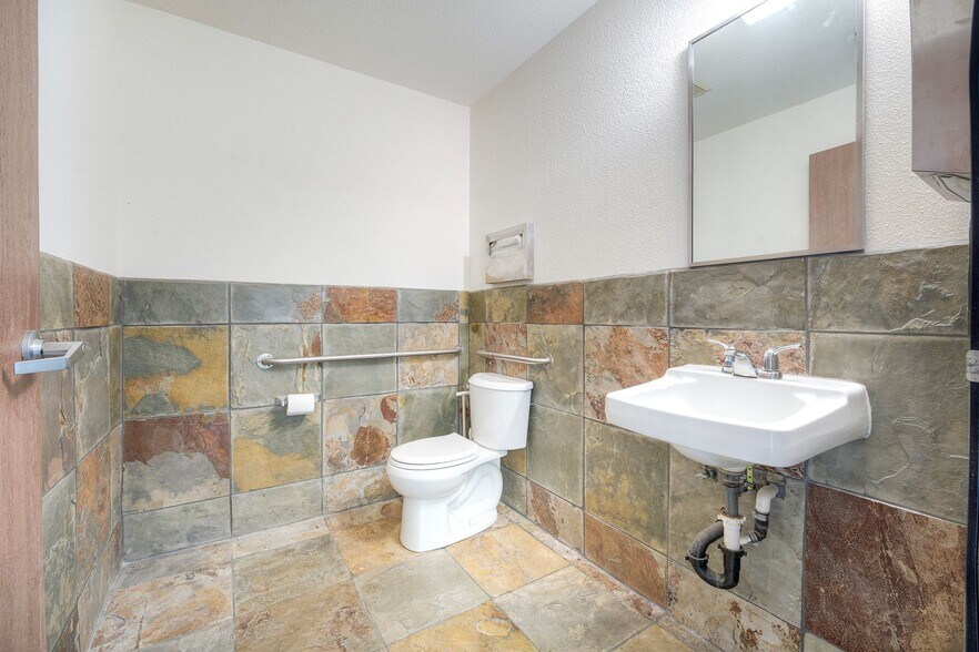 More Photos Of 2221 Las Palmas Dr, Carlsbad Warehouse For Sale