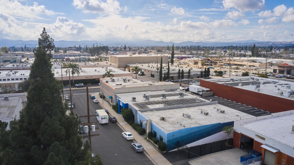 More Photos Of 9171 Gazette Ave, Chatsworth Manufacturing For Sale