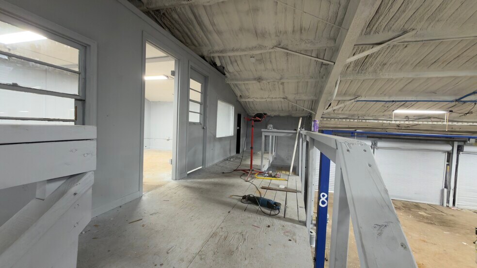 More Photos Of 2800 Delano St, Pensacola Warehouse For Lease