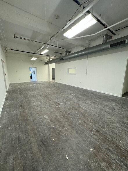 More Photos Of 1600 W Hunting Park Ave, Philadelphia Warehouse For Lease