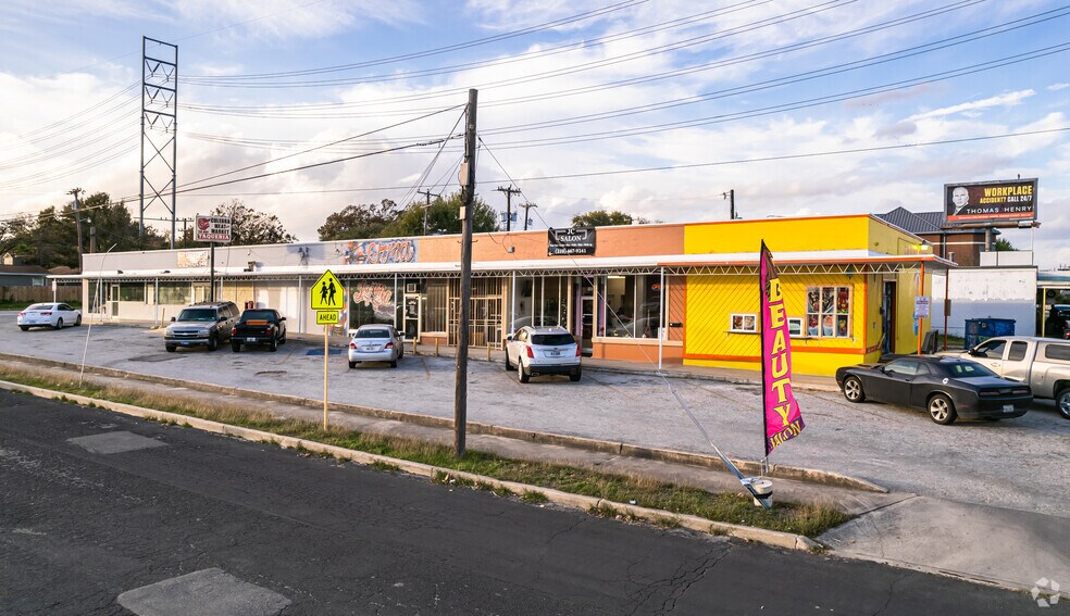 More Photos Of 107-109 Latch Dr, San Antonio Storefront Retail Office For Lease