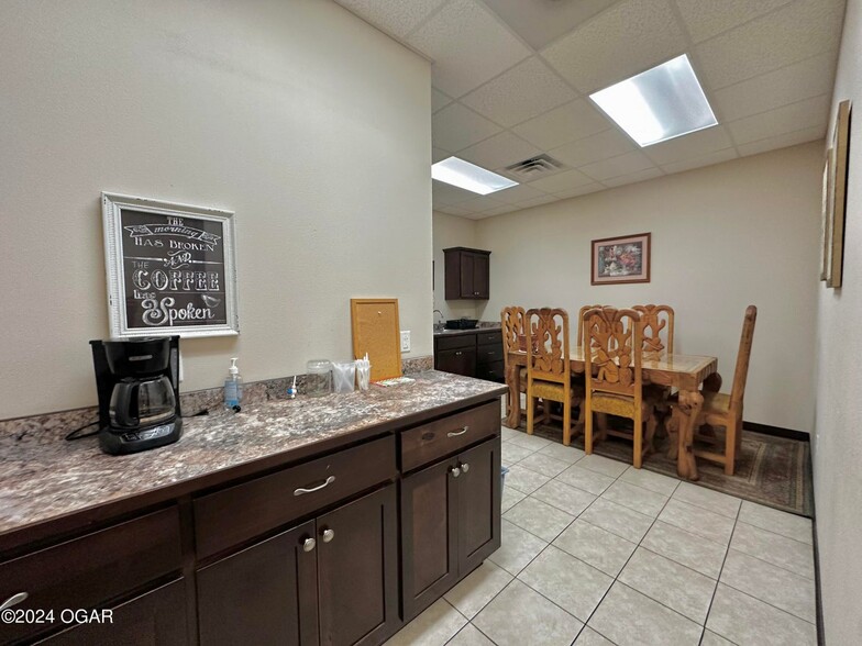 More Photos Of 2702 Cunningham Ave, Joplin Medical For Lease