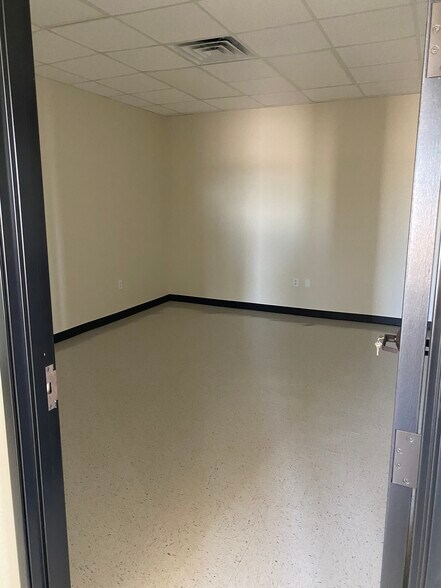 More Photos Of 6201 W Murphy St, Odessa Warehouse For Lease