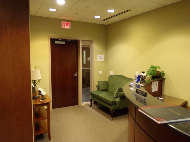 More Photos Of 19440 Golf Vista Plz, Lansdowne Medical For Lease