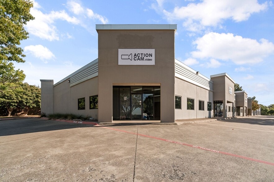 Primary Photo Of 2100 Greenwood Dr, Southlake Showroom For Lease