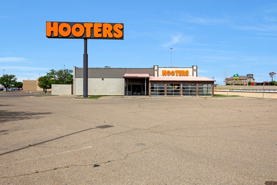 More Photos Of 8101 W I-40, Amarillo Restaurant For Lease
