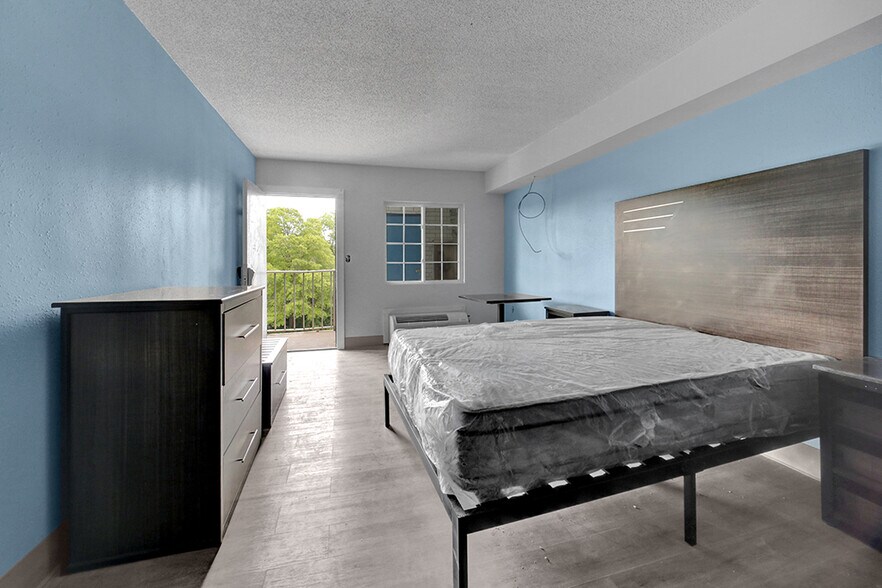 More Photos Of 5101 Messer Airport Hwy, Birmingham Hotel For Sale