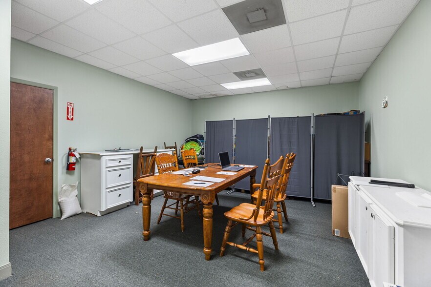 More Photos Of 40648 Hwy290 Business, Waller Office For Sale