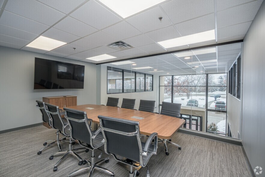 More Photos Of 10125 Crosstown Cir, Eden Prairie Loft Creative Space For Lease