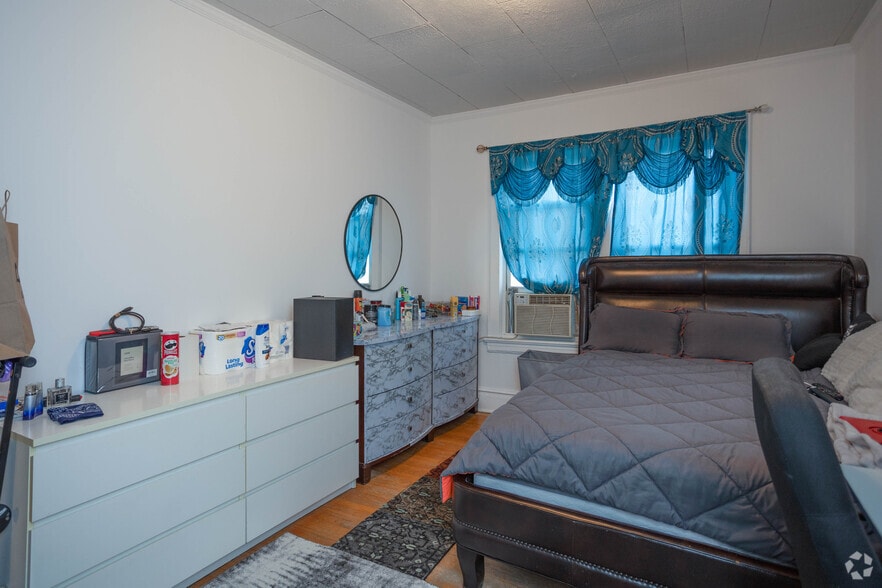 More Photos Of , Franklin Square Unknown For Sale