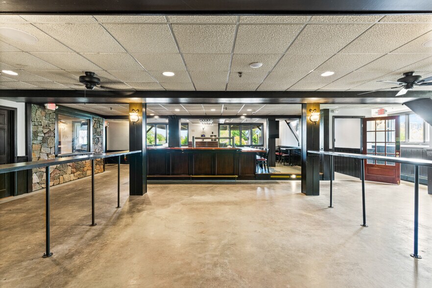 More Photos Of 60 Mile Rd, Wells Restaurant For Sale