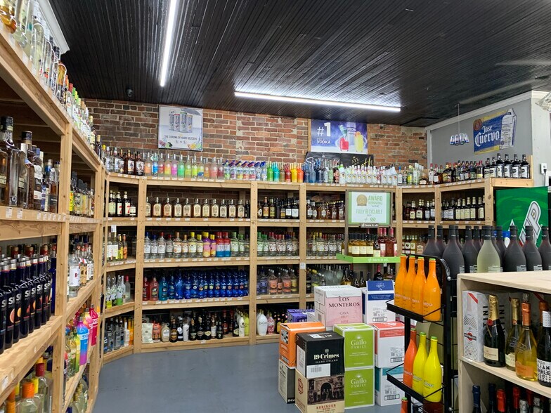 More Photos Of 120 N State St, Lyons Restaurant For Sale